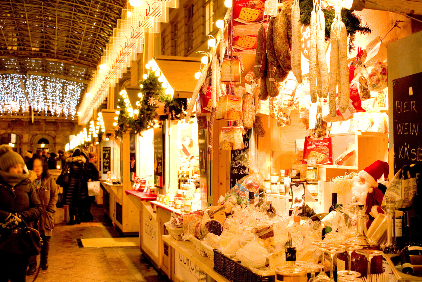 Adventgenussmarkt bei der Wiener Staatsoper